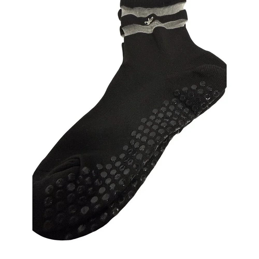 ALO Yoga Pulse Grip Socks Gripper Ankle 2 Pair White Black Mesh Stripes Medium